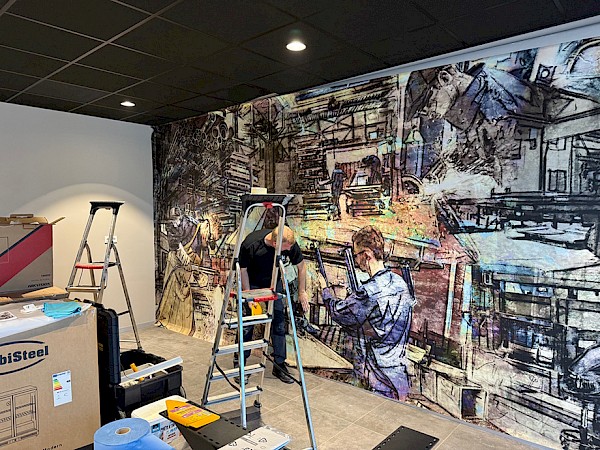 Grafisch kunstwerk siert de kantine bij Van Valkenburg Metaal en Techniek